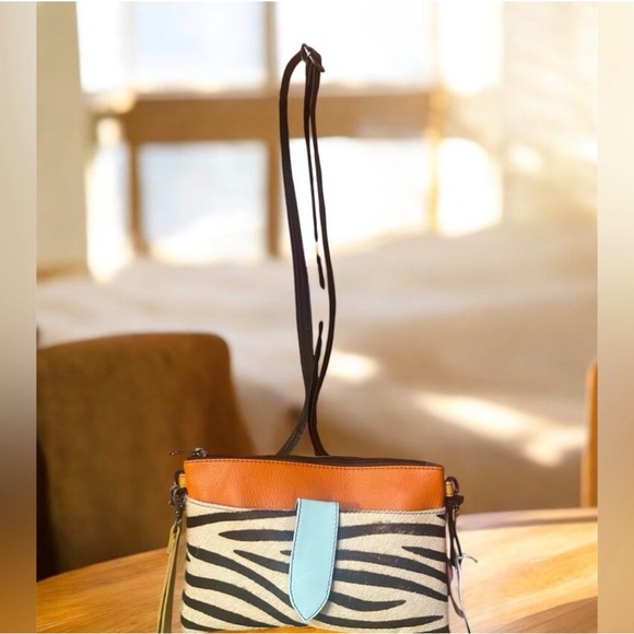 Soruka handcrafted recycled leather crossbody bag - Picture 5 of 10